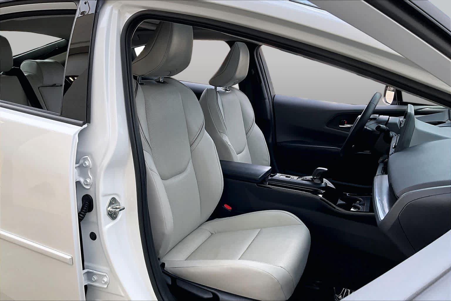Used 2024 Toyota Prius Limited FWD image 9