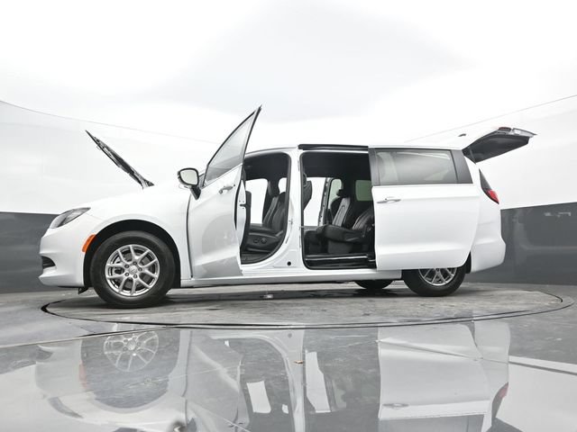 New 2025 Chrysler Voyager LX FWD image 66