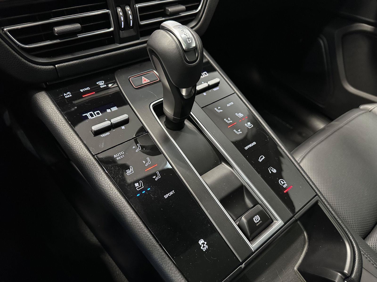 Certified 2026 Porsche Macan AWD/4WD image 31