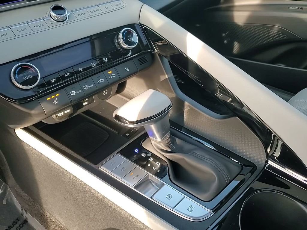 Certified 2024 Hyundai Elantra Limited image 20