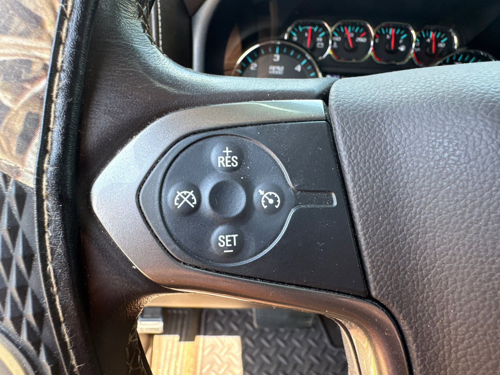Used 2016 Chevrolet Silverado 1500 LTZ w/ Sport Package AWD/4WD image 31