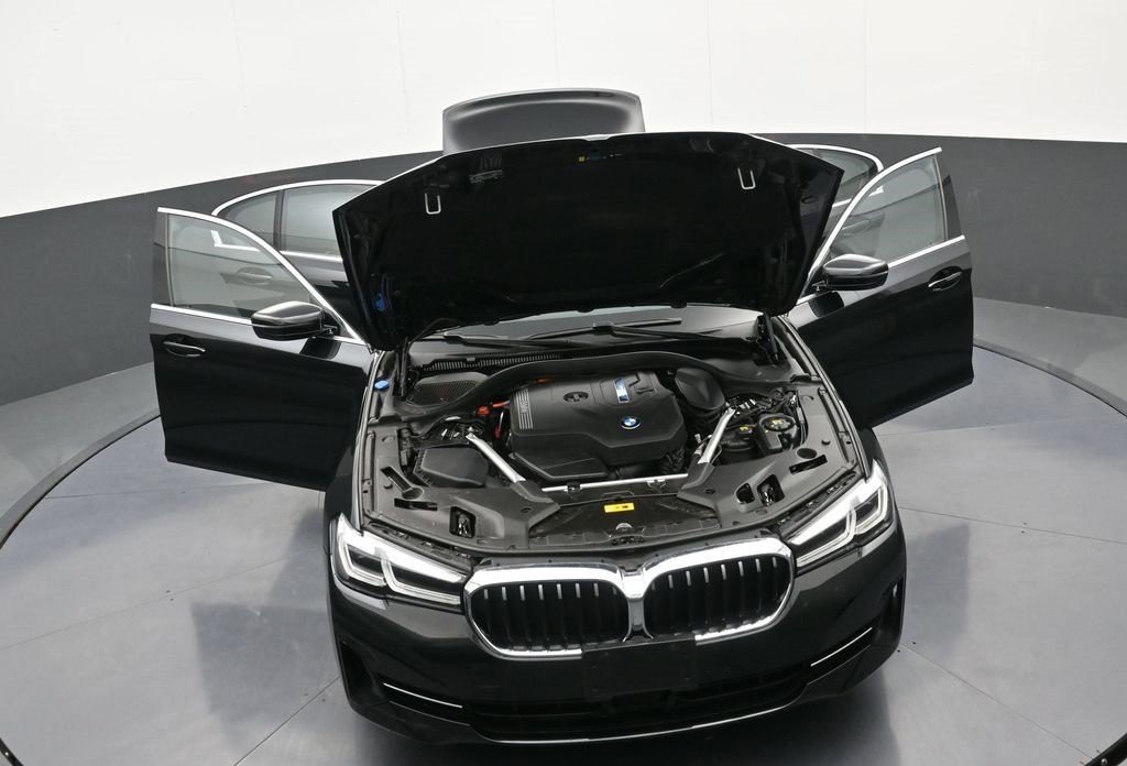 Used 2023 BMW 530e xDrive w/ Executive Package image 39