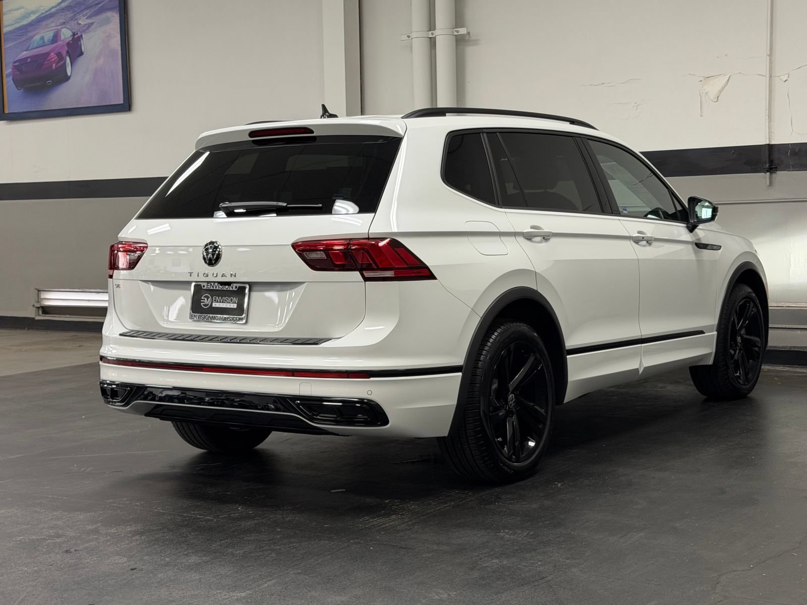 Used 2024 Volkswagen Tiguan SE R-Line FWD image 13