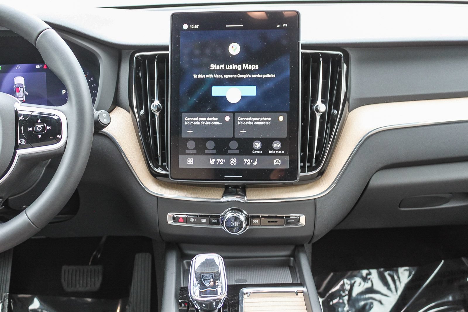 New 2026 Volvo XC60 B5 Plus w/ Climate Package PRO AWD/4WD image 16