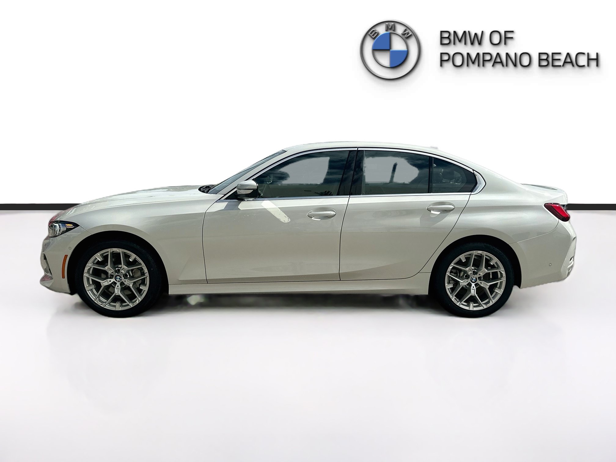 Certified 2025 BMW 330i xDrive Sedan w/ Premium Package AWD/4WD image 4