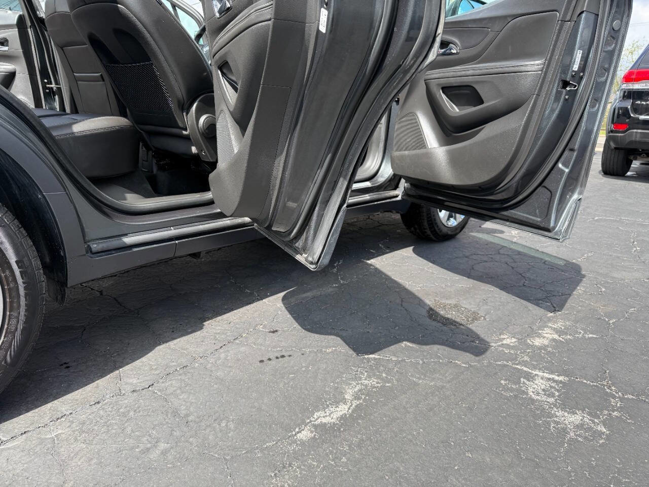 Used 2018 Buick Encore Essence w/ Experience Buick Package AWD/4WD image 8