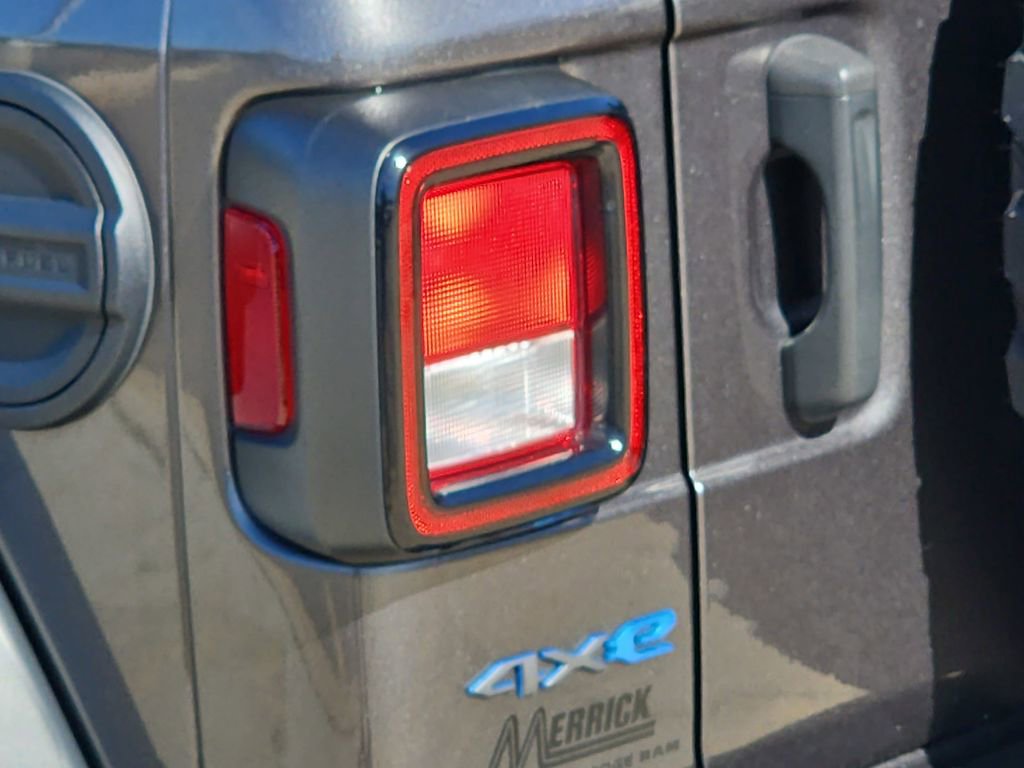 Used 2023 Jeep Wrangler Unlimited w/ Cold Weather Group image 21