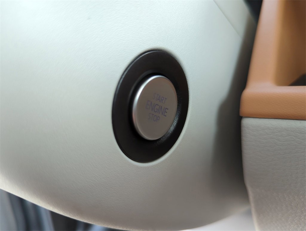 New 2025 Volkswagen ID. Buzz 1st Edition image 37