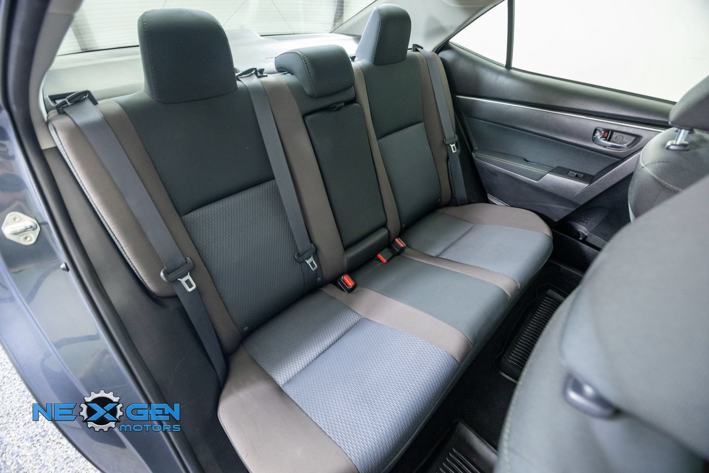 Used 2018 Toyota Corolla LE FWD image 36
