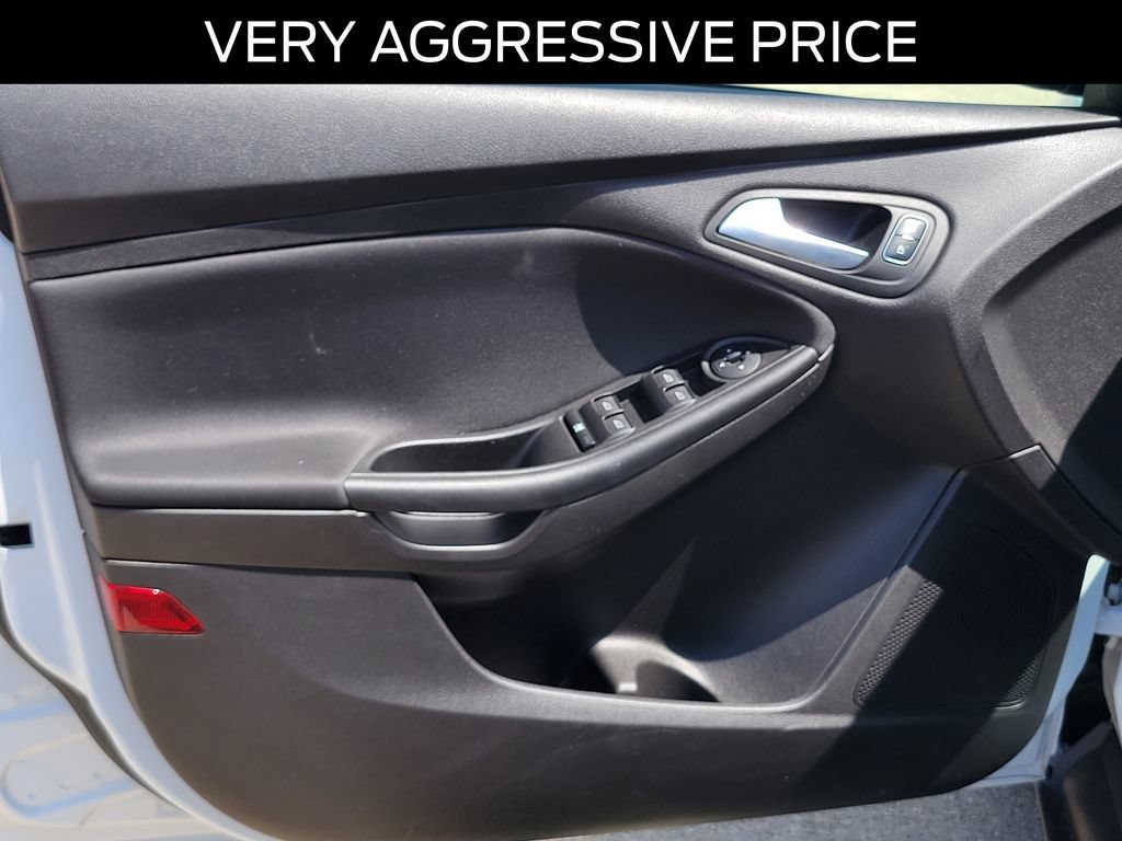 Certified 2017 Ford Focus SE FWD image 18