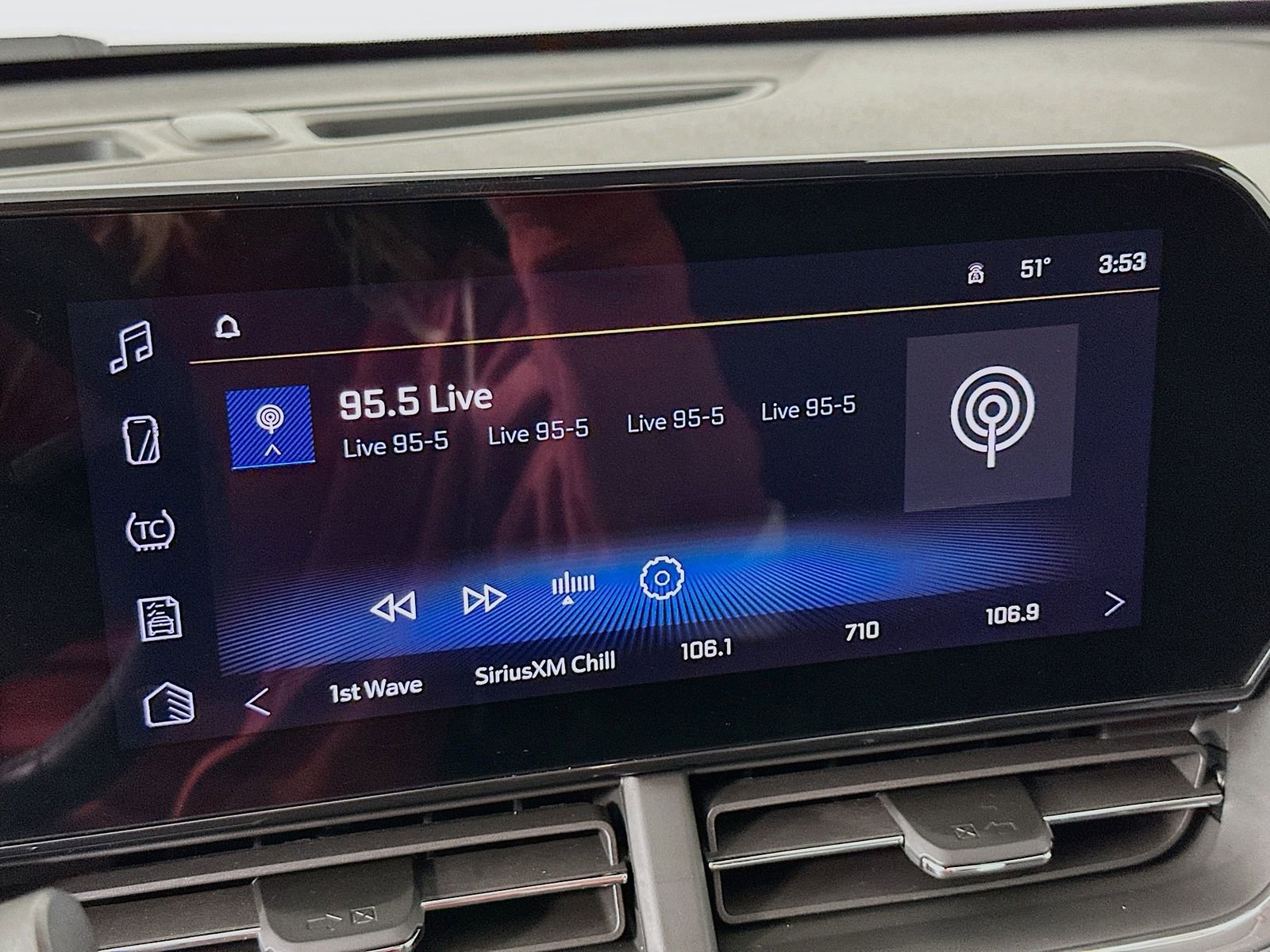 Used 2025 Chevrolet Trax LT w/ LT Convenience Package FWD image 16