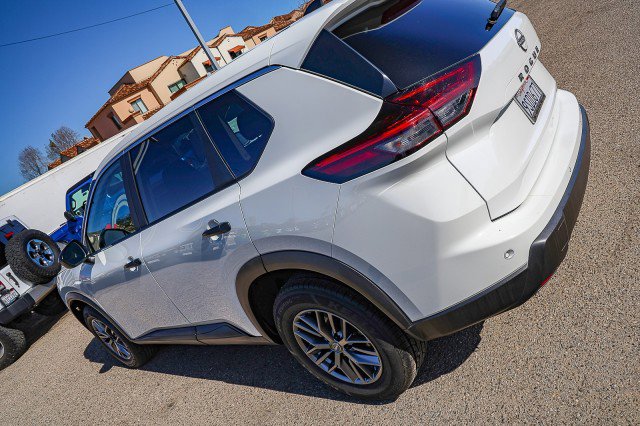 Used 2024 Nissan Rogue S FWD image 8