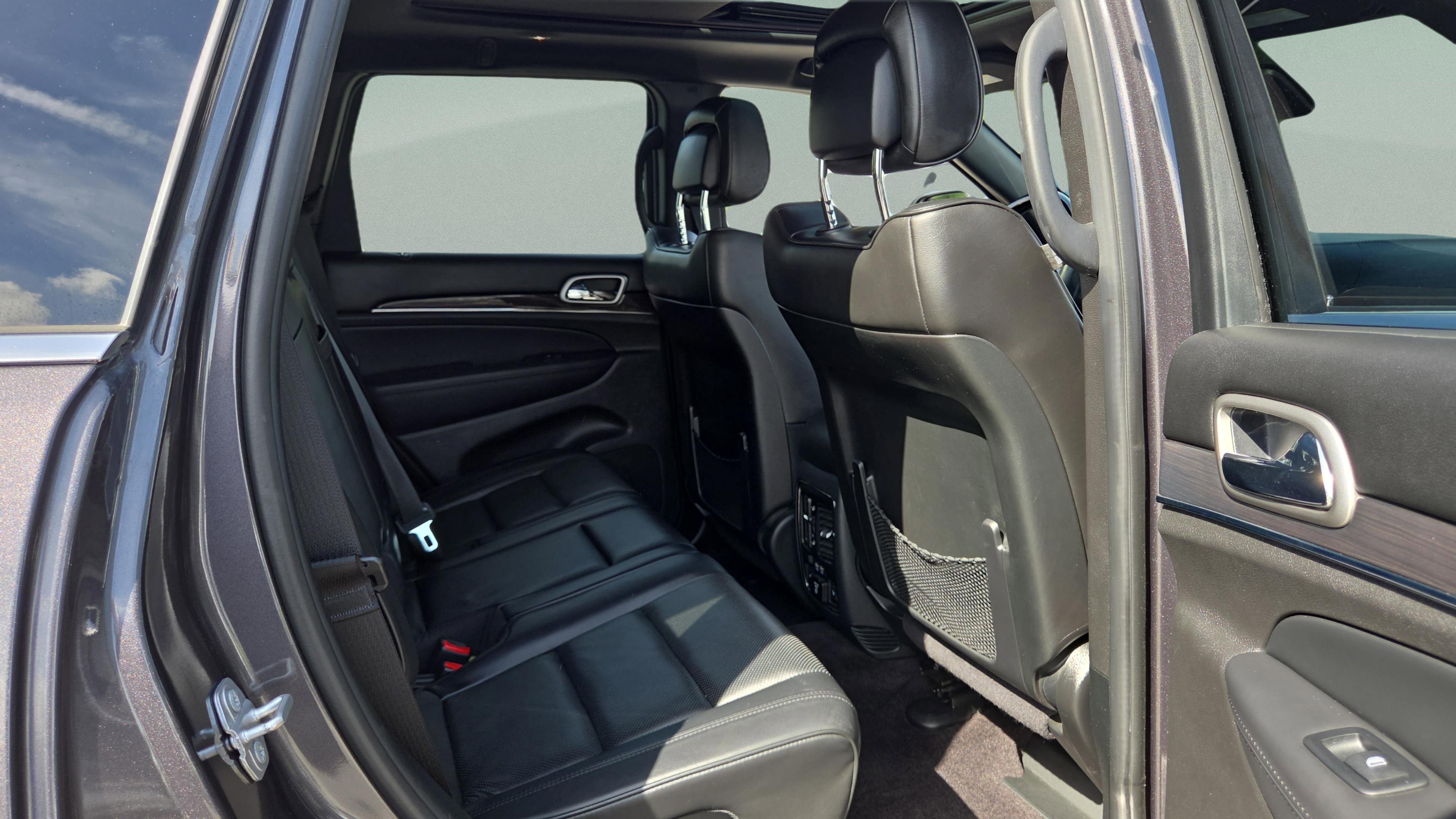 Used 2018 Jeep Grand Cherokee Overland AWD/4WD image 16