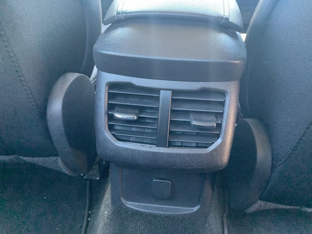 Used 2016 Ford Fusion SE image 20