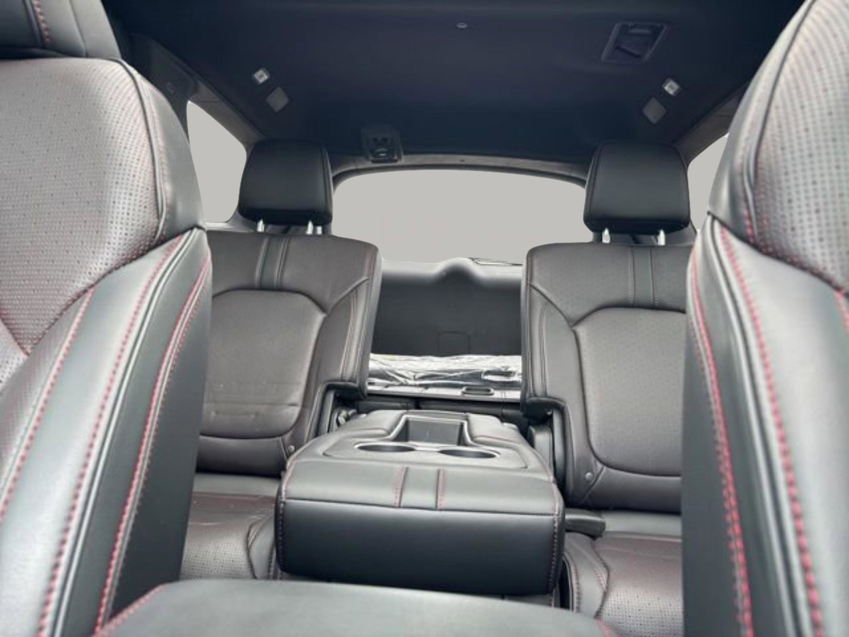 Used 2025 Honda Pilot Black Edition image 28