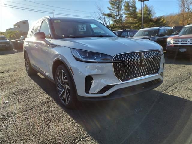 Used 2025 Lincoln Aviator Reserve w/ Equipment Group 201A AWD/4WD image 5