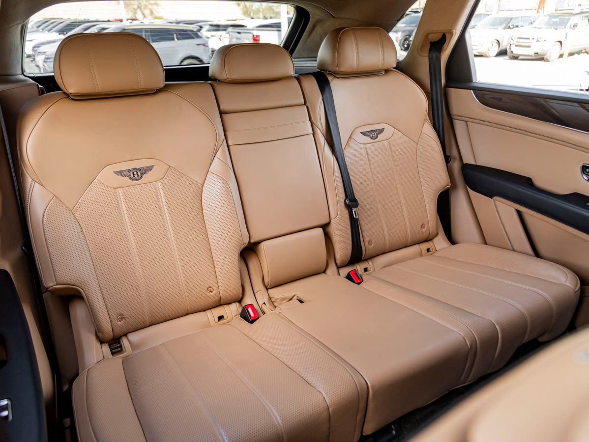 Used 2023 Bentley Bentayga image 27