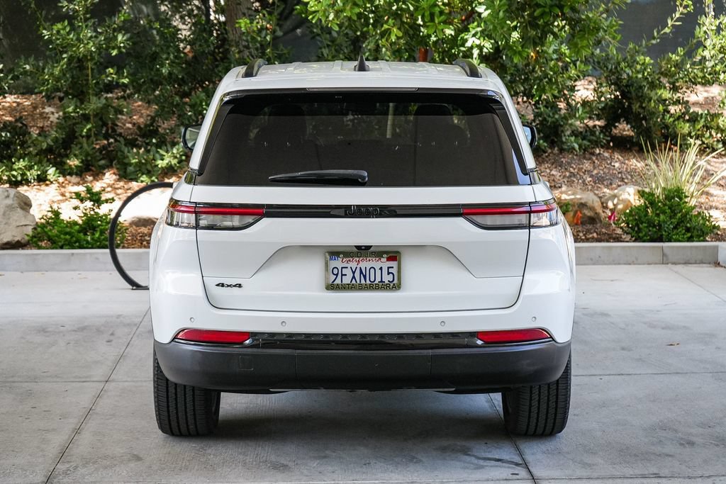 Used 2023 Jeep Grand Cherokee Altitude AWD/4WD image 5