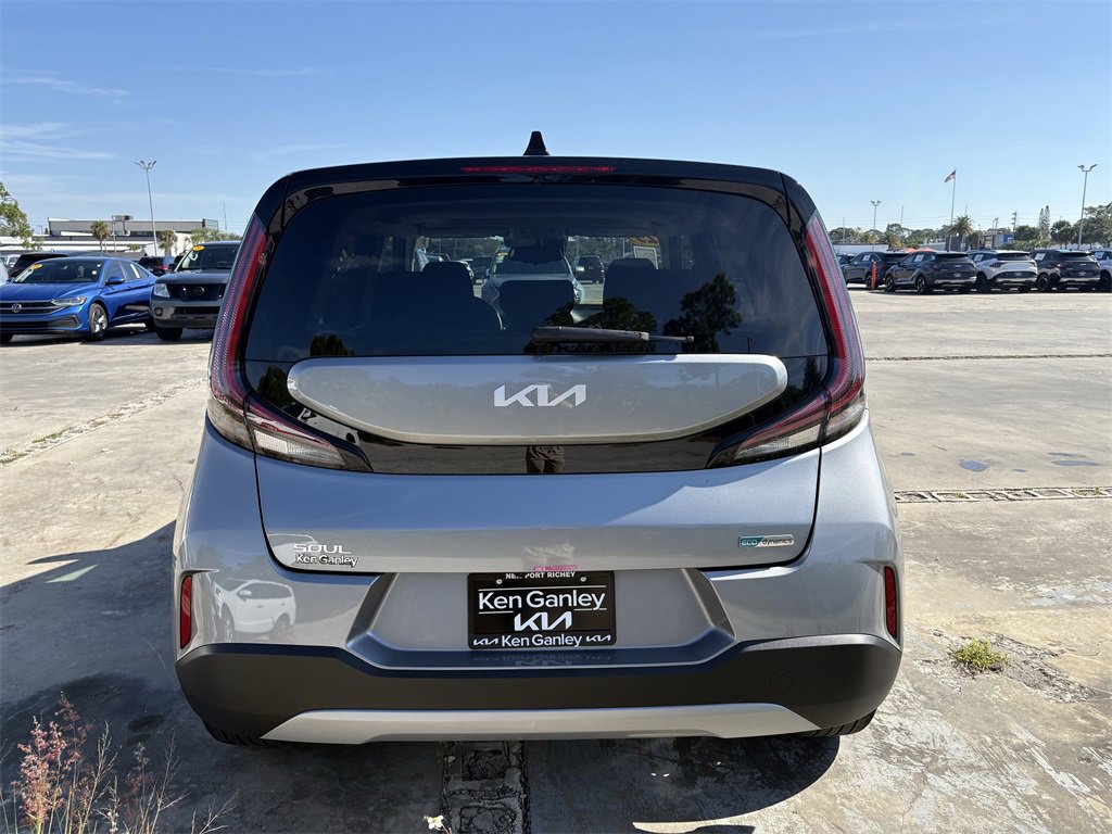 Certified 2025 Kia Soul EX image 9