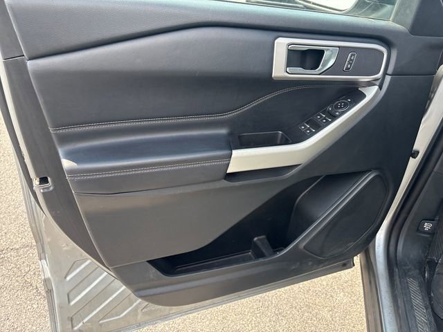 Used 2021 Ford Explorer XLT w/ Equipment Group 202A AWD/4WD image 16