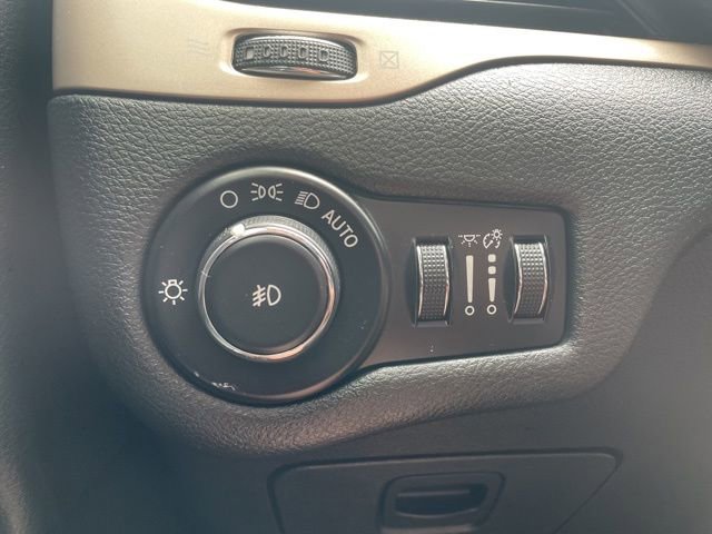 Used 2015 Jeep Cherokee Latitude image 22