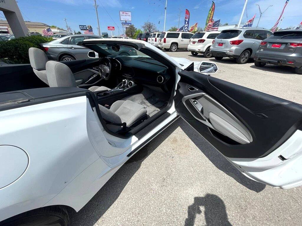 Used 2020 Chevrolet Camaro LT image 6