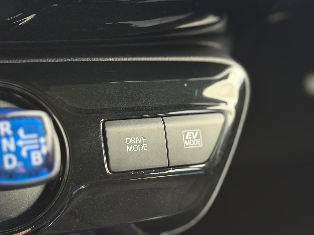 Used 2021 Toyota Prius LE w/ Carpet Mat Package (TMS) FWD image 32