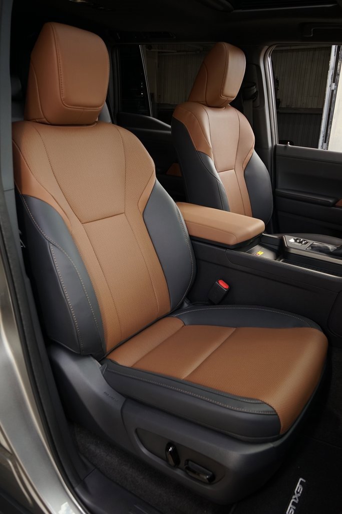 Used 2025 Lexus GX 550 image 10