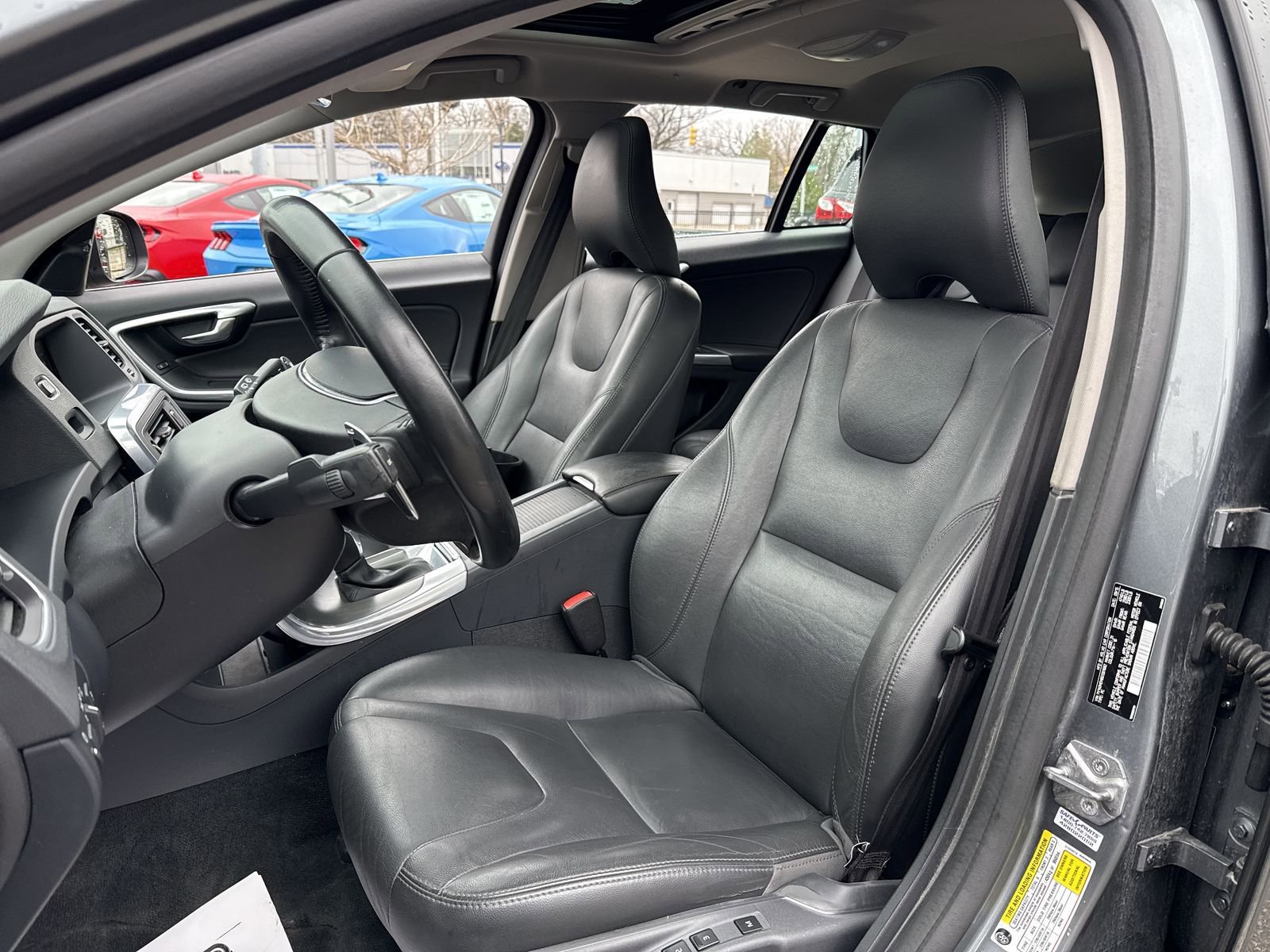 Used 2016 Volvo V60 T5 Platinum w/ 19" Sport Package image 22