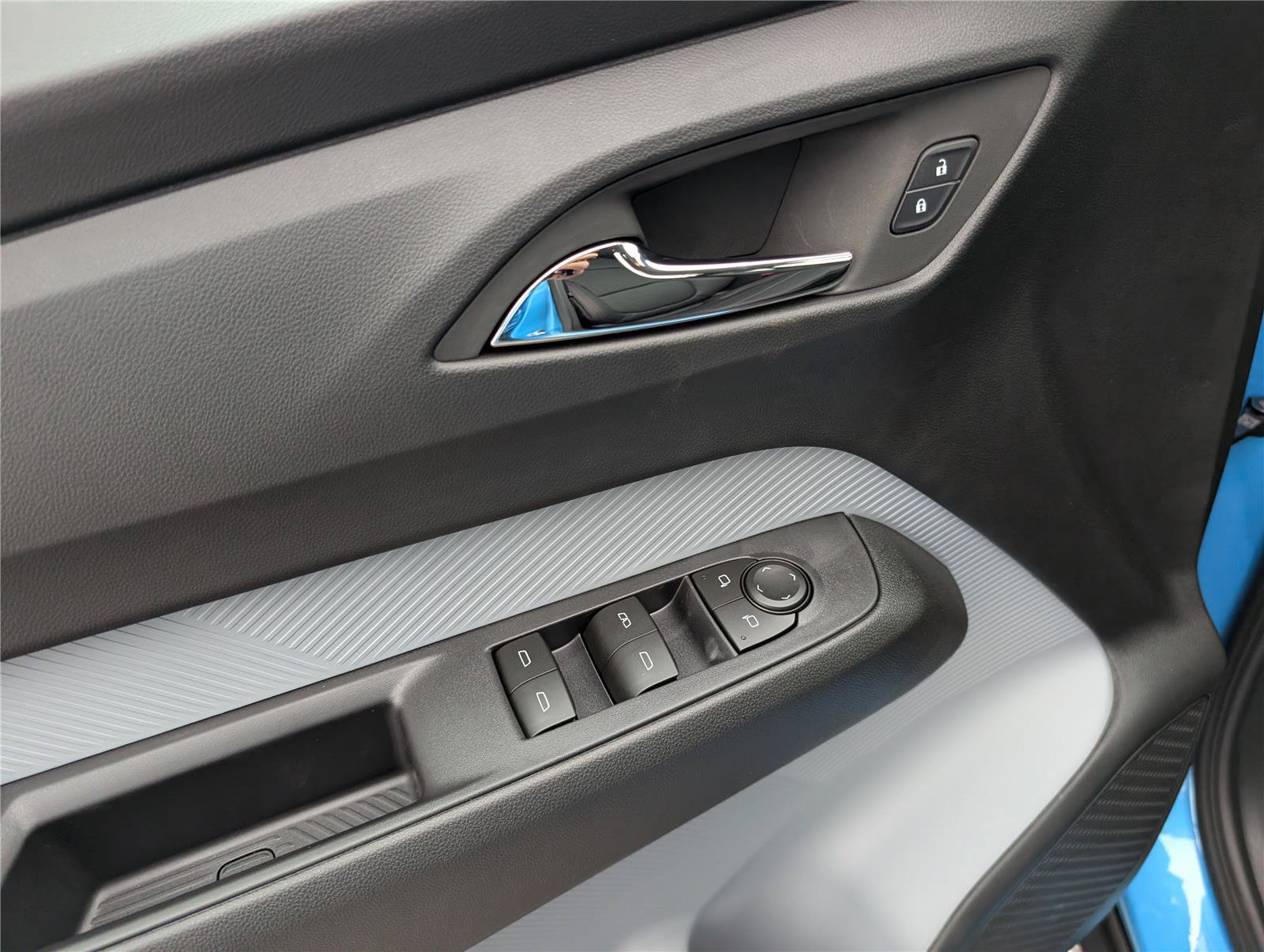 New 2027 Chevrolet Bolt RS w/ Technology Package FWD image 16