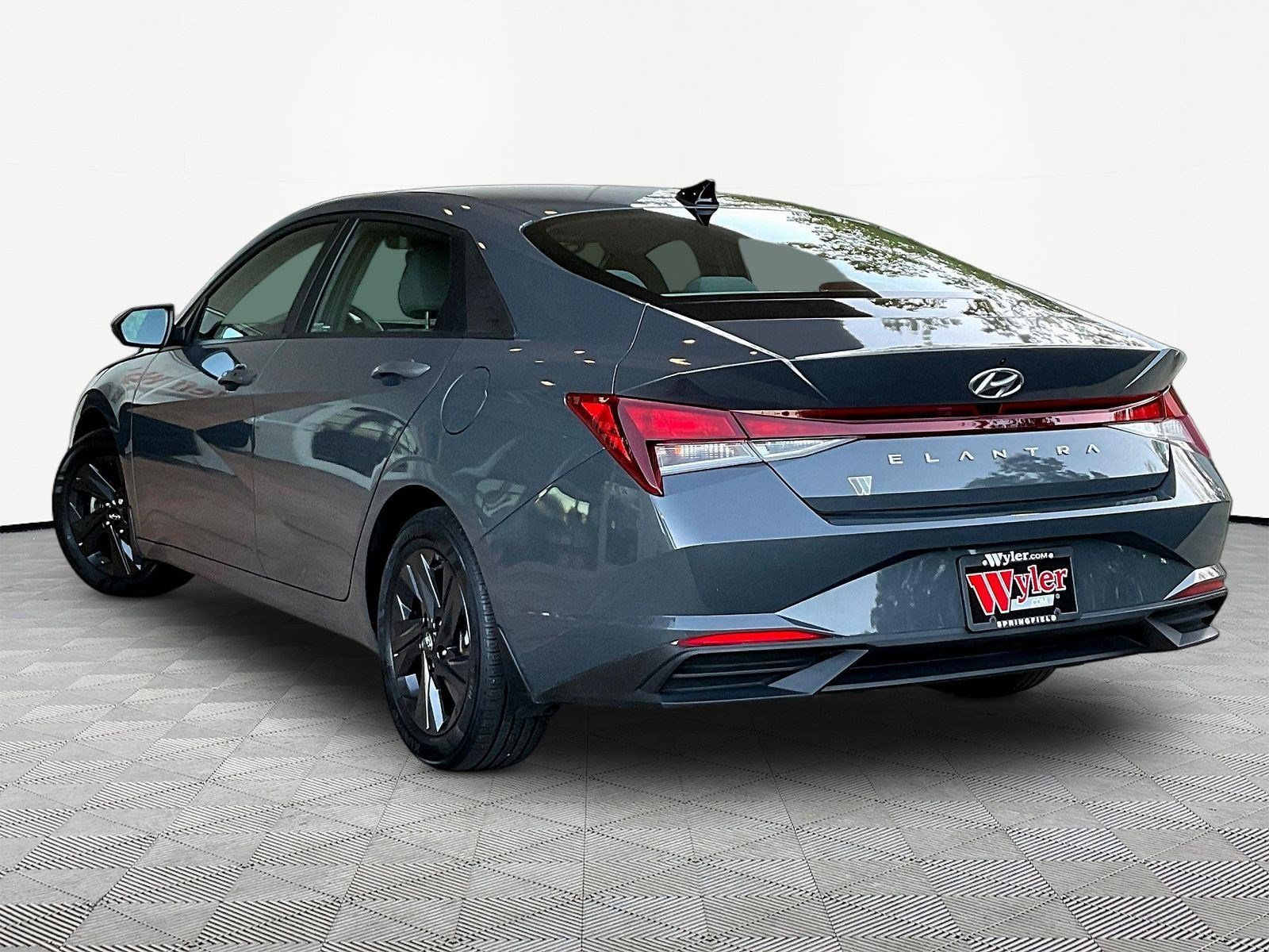 Used 2023 Hyundai Elantra SEL FWD image 4