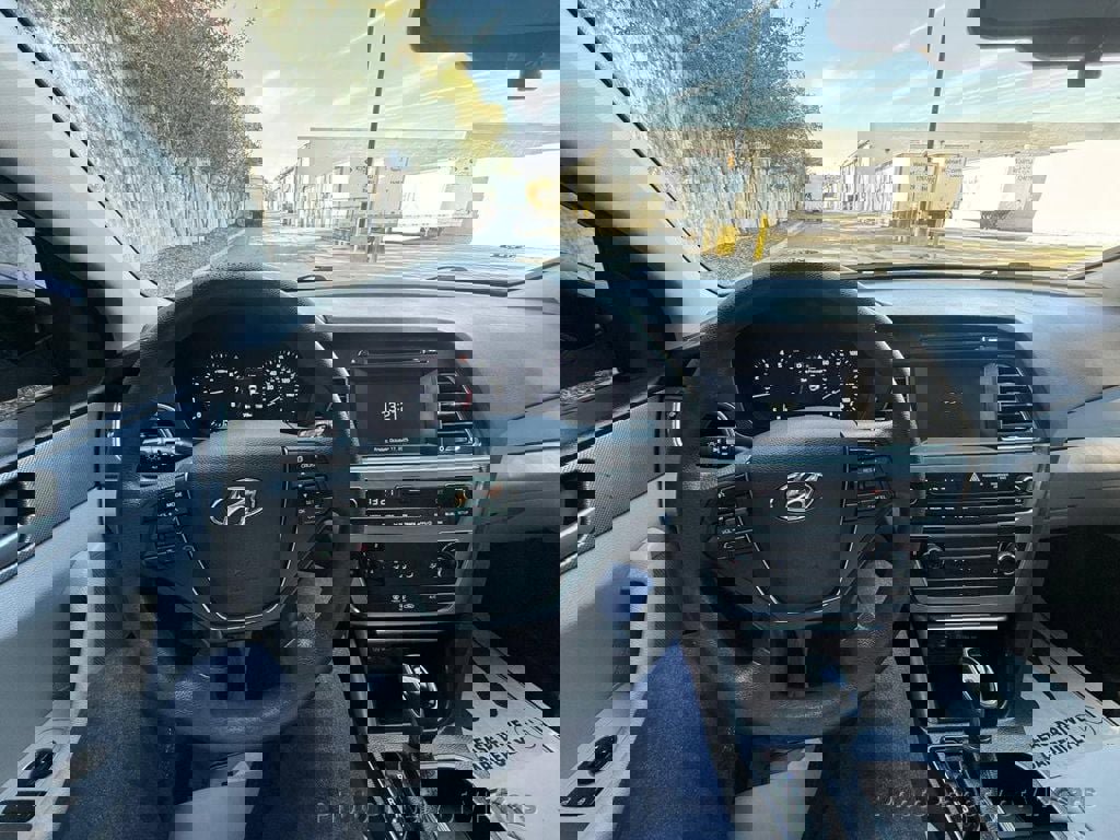 Used 2017 Hyundai Sonata SE image 16