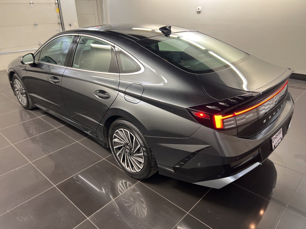 Used 2025 Hyundai Sonata Limited image 4