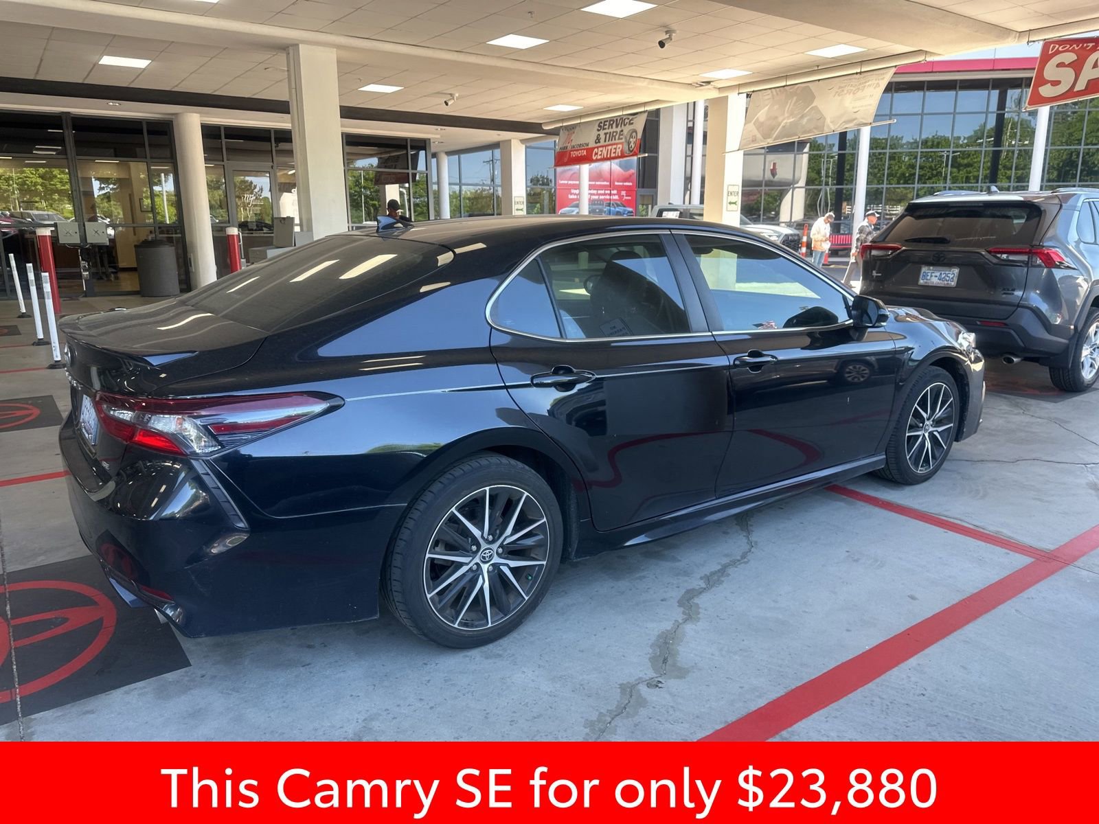 Used 2021 Toyota Camry SE w/ Convenience Package FWD image 6