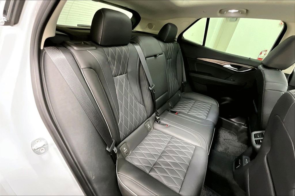 Used 2023 Buick Envision Avenir image 36