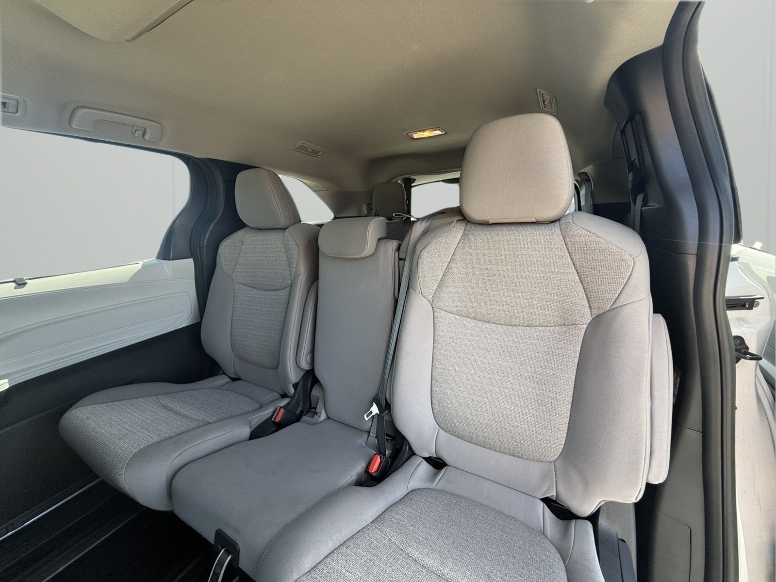 Used 2025 Toyota Sienna LE FWD image 24