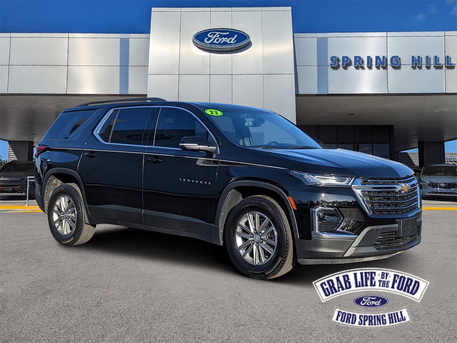 Used 2023 Chevrolet Traverse LT image 1