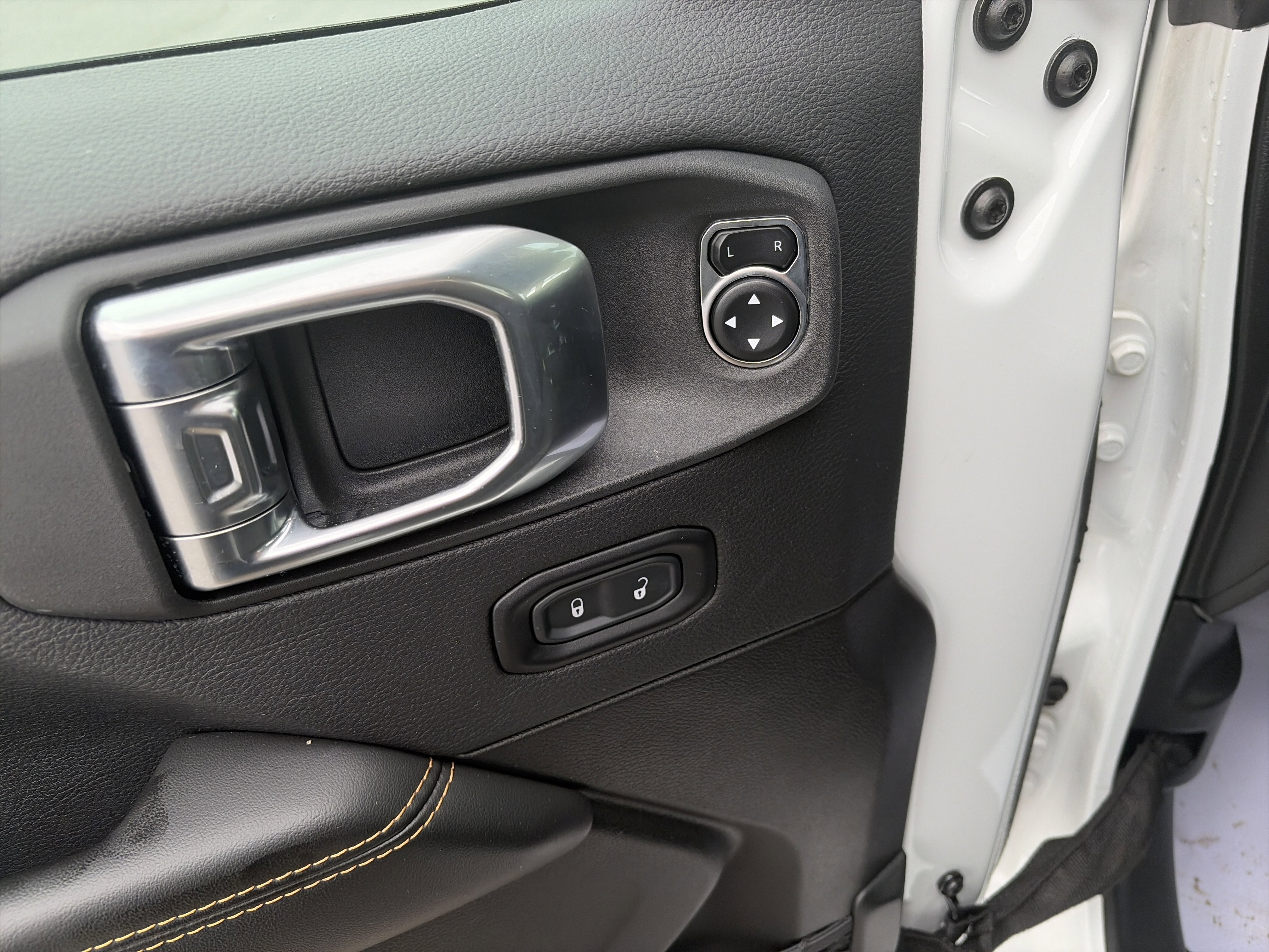 Used 2025 Jeep Wrangler Sahara w/ Safety Group AWD/4WD image 16