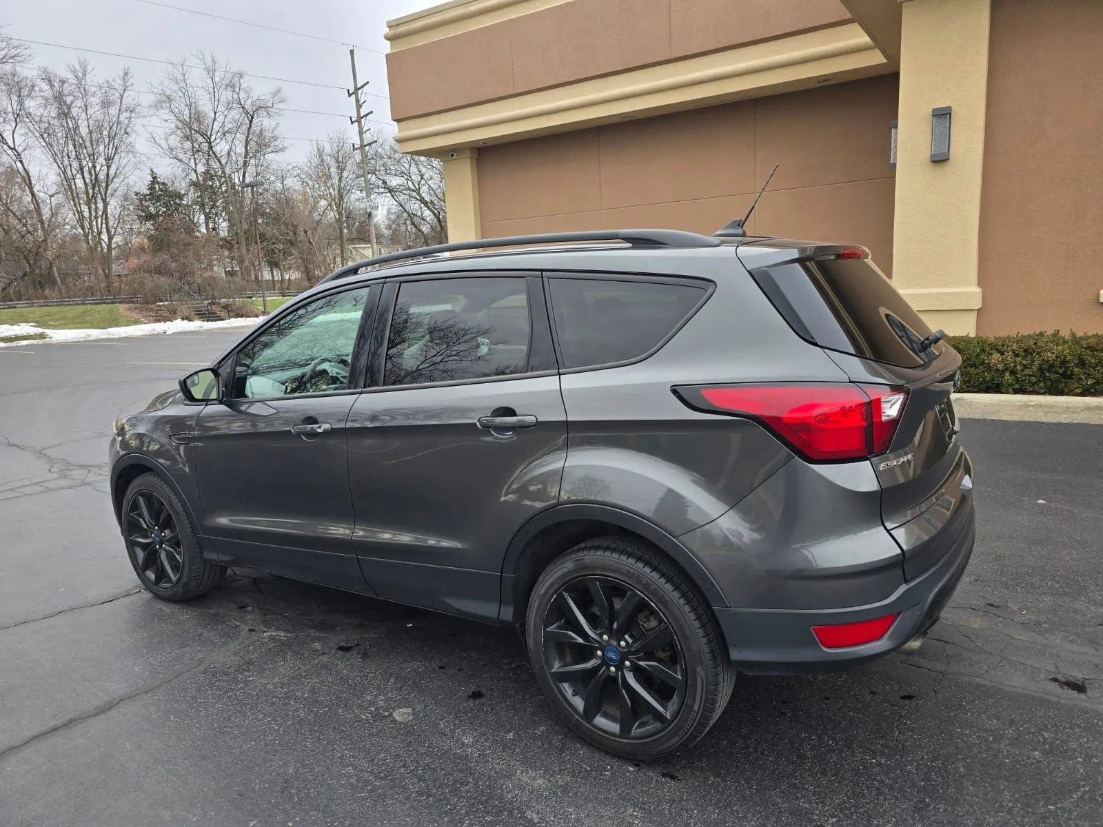 Used 2019 Ford Escape SE image 14