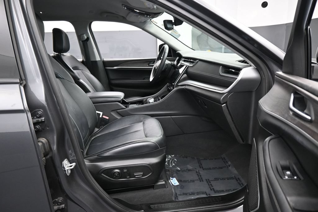 Used 2022 Jeep Grand Cherokee L Limited RWD image 45