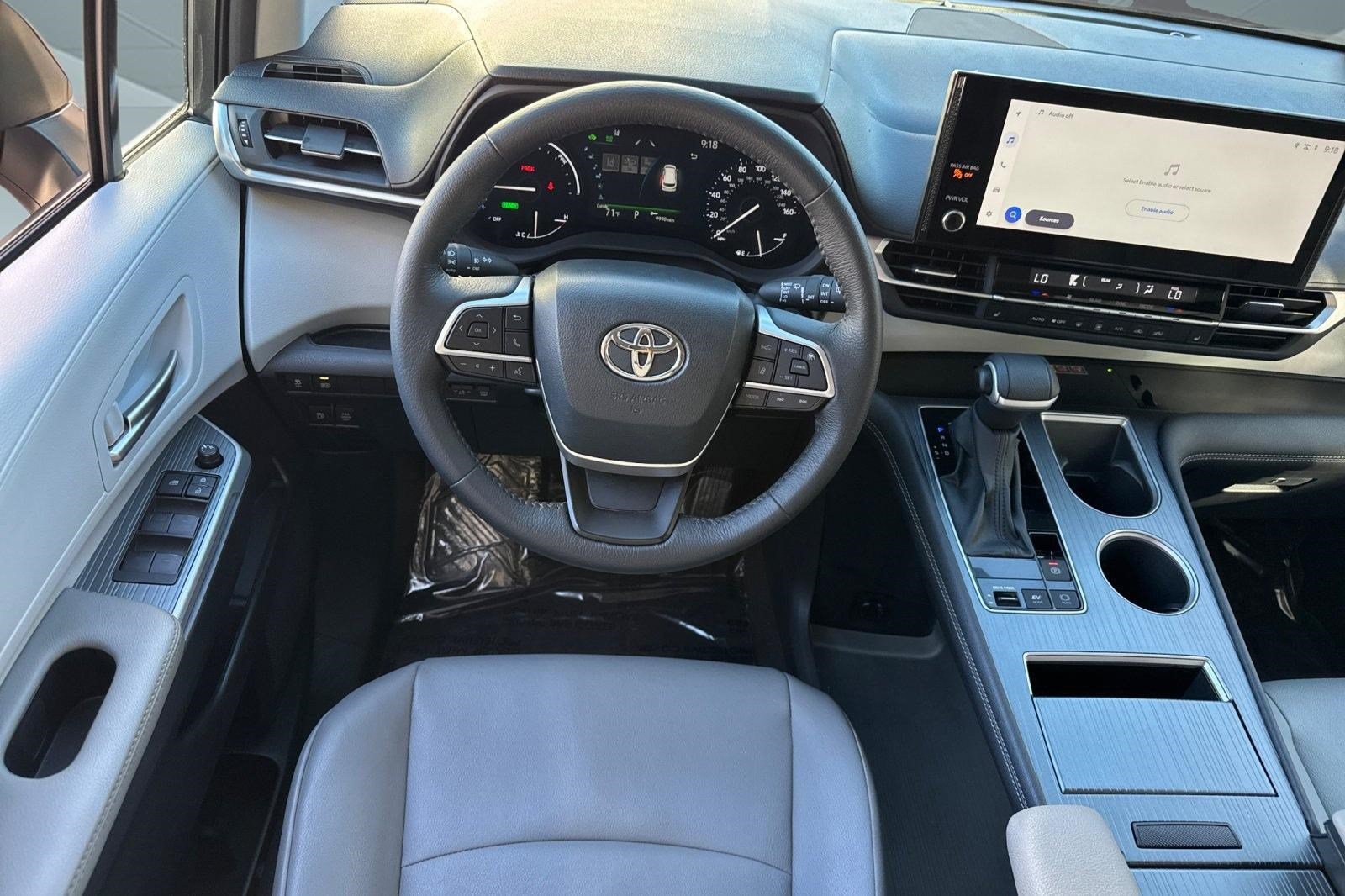 Used 2025 Toyota Sienna XLE FWD image 31
