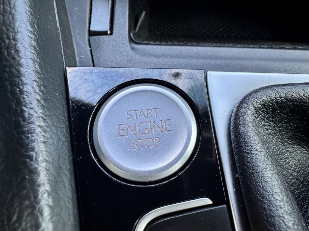 Used 2019 Volkswagen Golf R 4-Door image 37