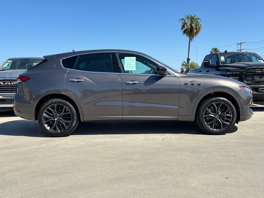 Used 2024 Maserati Levante GT Ultima image 3