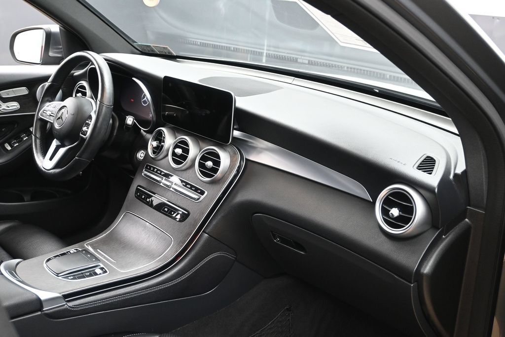 Used 2020 Mercedes-Benz GLC 300 4MATIC image 28