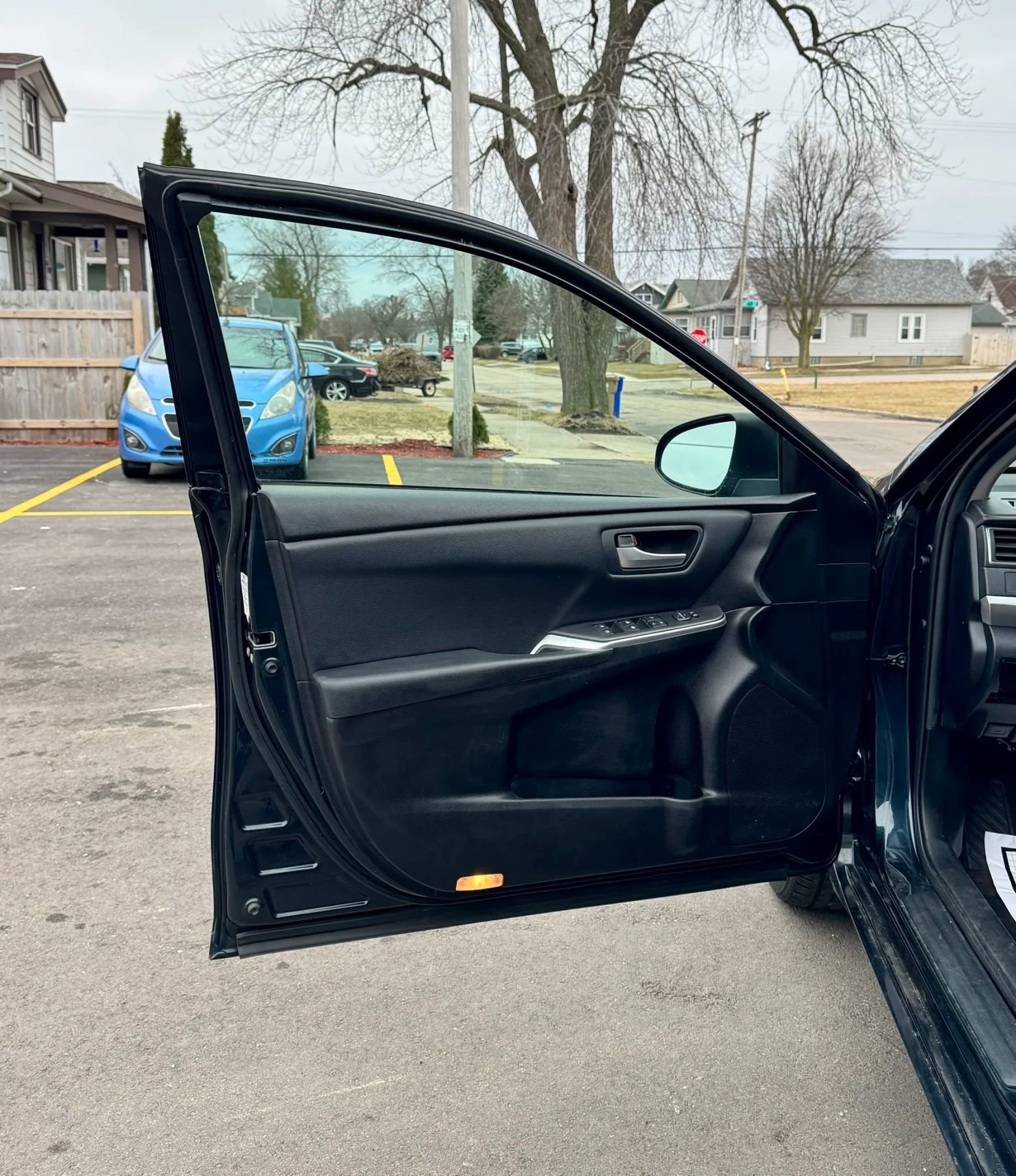 Used 2017 Toyota Camry SE FWD image 11