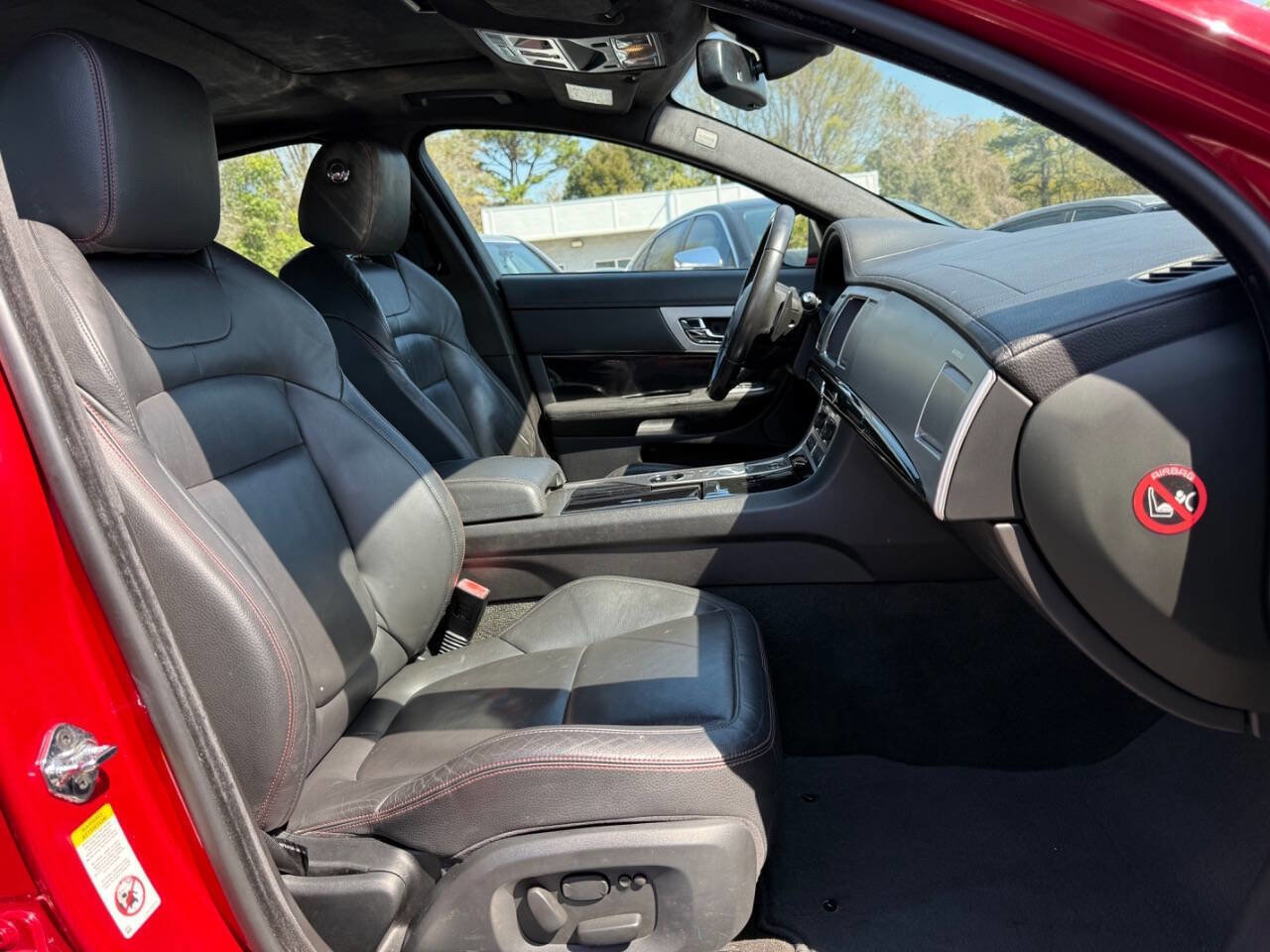 Used 2015 Jaguar XF Sport image 13