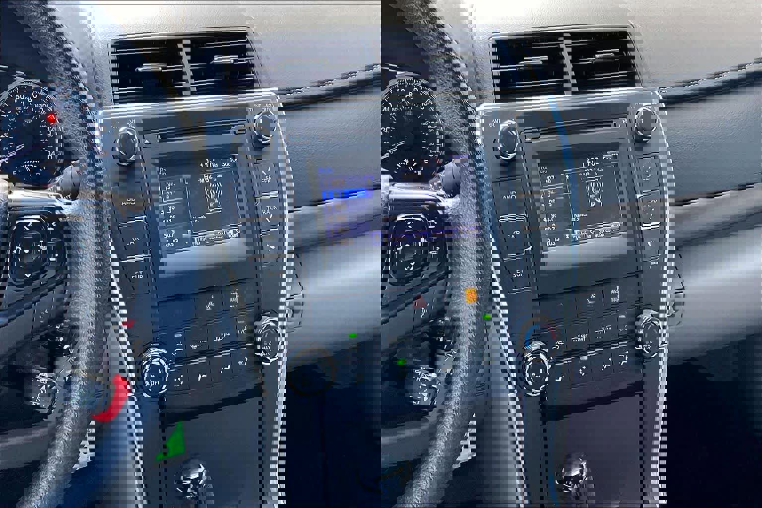 Used 2016 Toyota Camry LE image 6