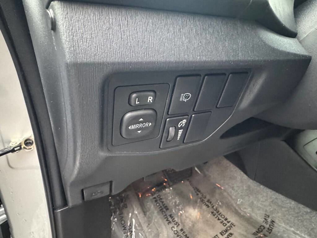 Used 2013 Toyota Prius Five image 25