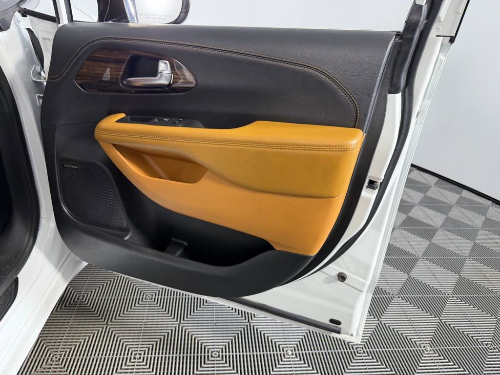 Used 2023 Chrysler Pacifica Pinnacle image 34