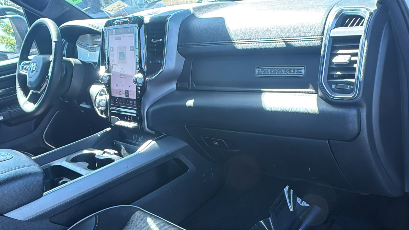 Used 2025 RAM 1500 Laramie AWD/4WD image 14